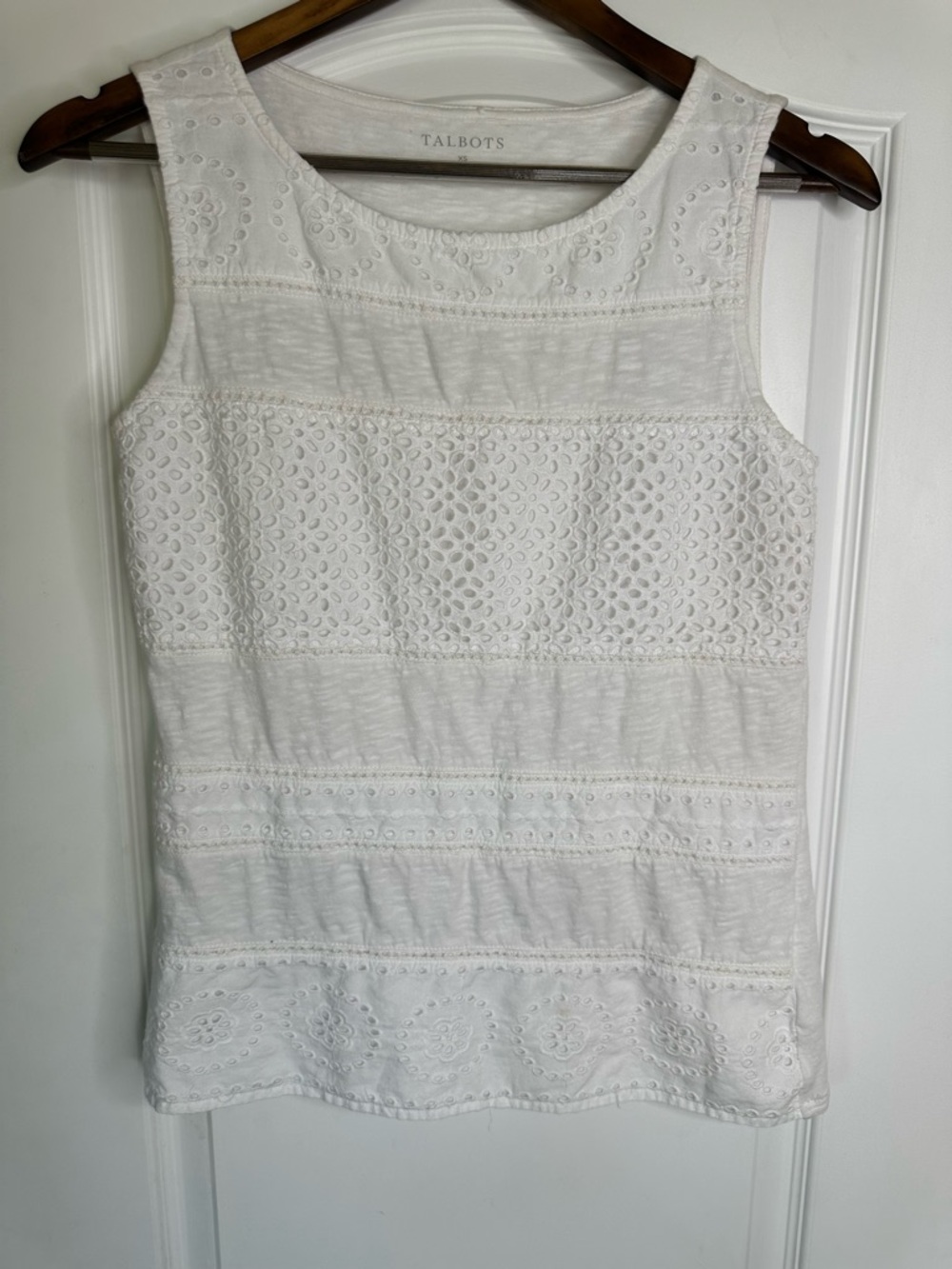 Talbots White Eyelet Sleeveless Camisole embroidered Tank